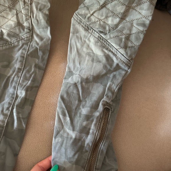 High rise camo American eagle jeggins - Picture 4 of 6